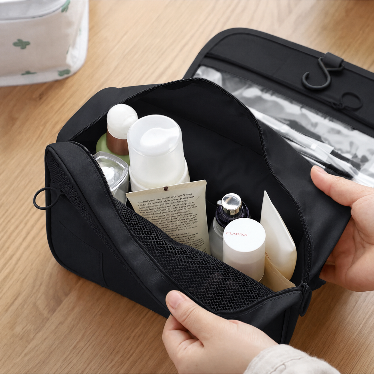 ByMinoo Hangende Toilettas - Ruime Make-up & Reistas met Haak - Zwart